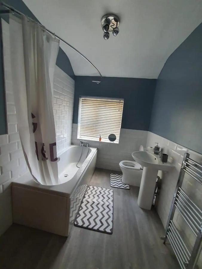 Single Bed Gl1 Greater Manchester Homestay